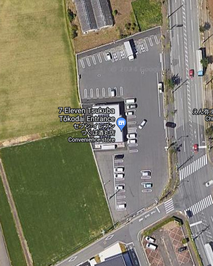 Satellite image of a 7-11 store and its surrounding parking lot.